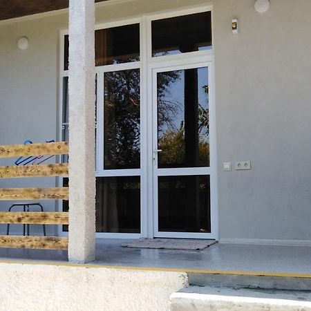 At the seaside Hotel Pizunda Exterior photo
